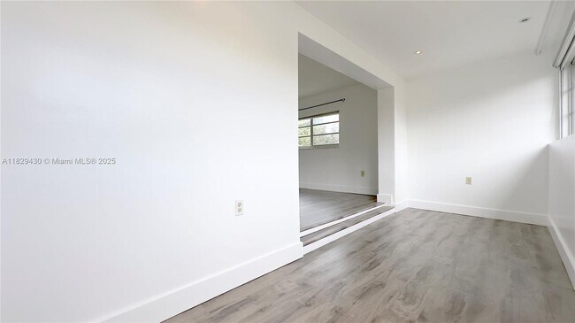 Building Photo - 8483 SW 137th Ave