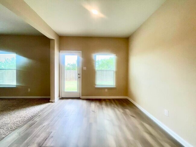 Building Photo - 1702 Sandalwood Way