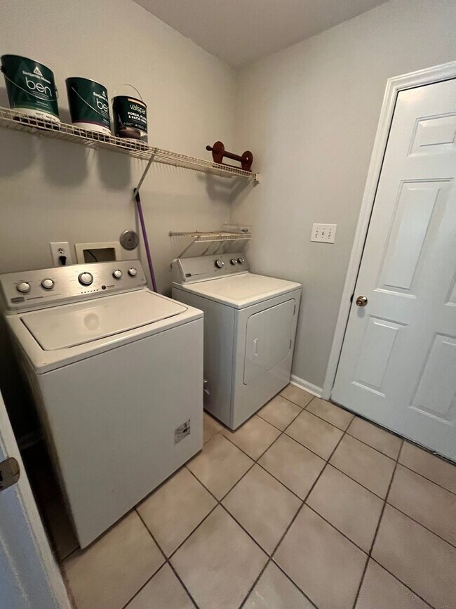 Building Photo - Discover this well-maintained 3-bedroom, 2-bath home in Wilmington, NC