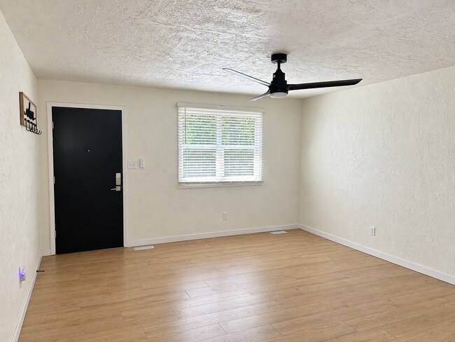 Building Photo - Fairview Heights Gem!
