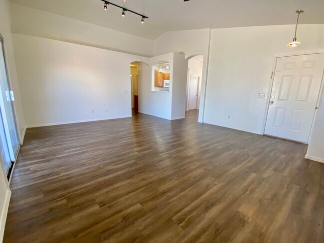 Building Photo - 3 Bed 2 Bath Corner Lot
