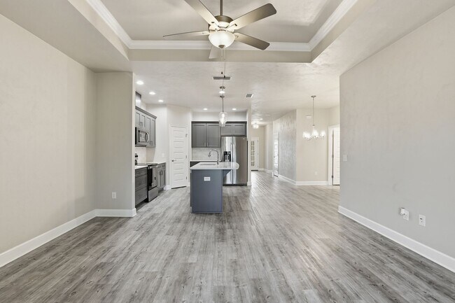 Building Photo - Villas of West 3Bed/2Bath End Unit