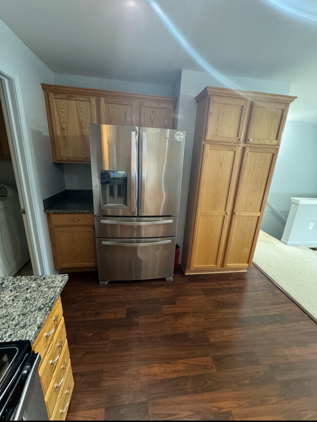 Building Photo - 5427 Twin Oaks Dr