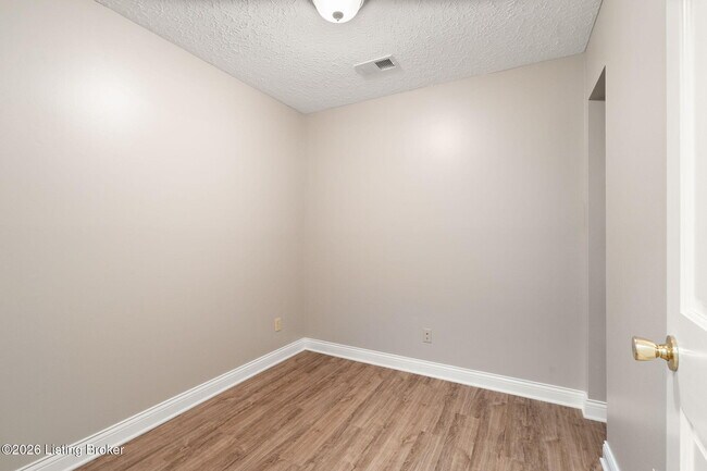 Building Photo - 710 Victoria Ct