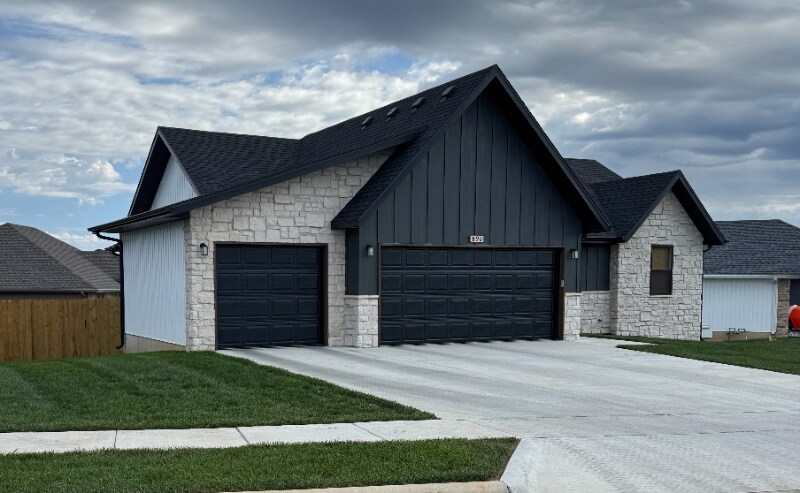 Building Photo - 896 S Silverwood Ln