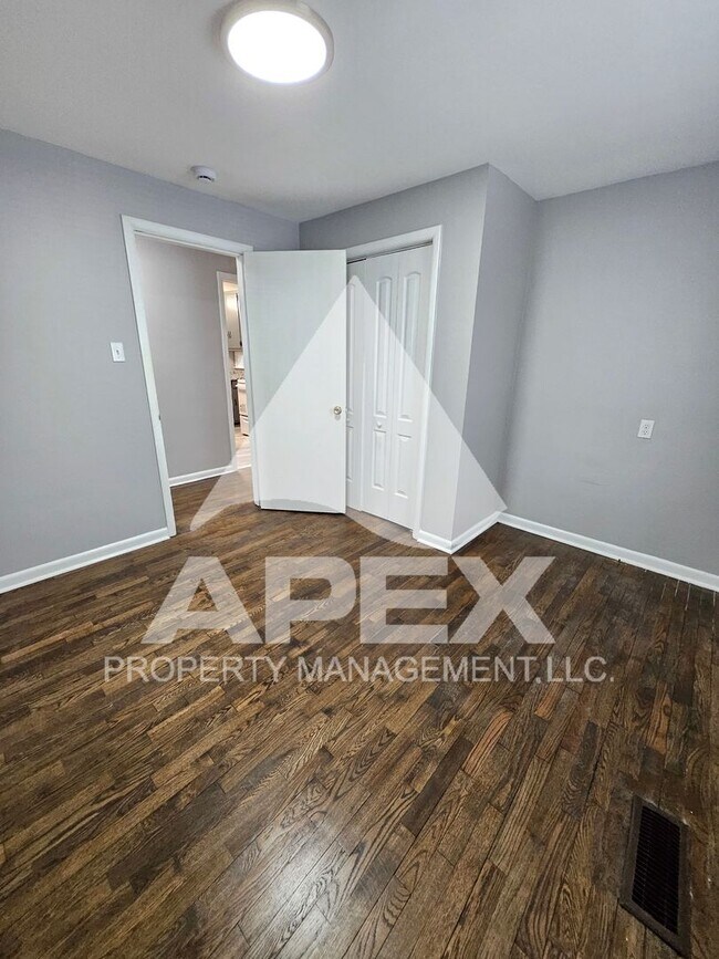 Building Photo - Craftsman Style 2 Bd 1 Ba Single Family Home w/Bonus rm & Garage in North Knox!