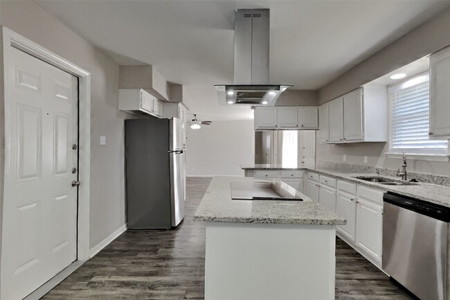 Building Photo - 9615 Orangevale Dr