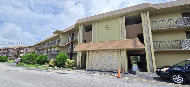 Building Photo - 5335 NW 10th Ct