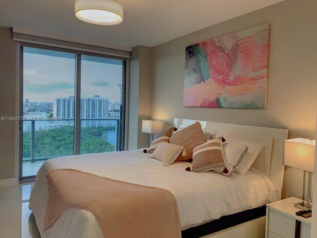 Building Photo - 16385 Biscayne Blvd