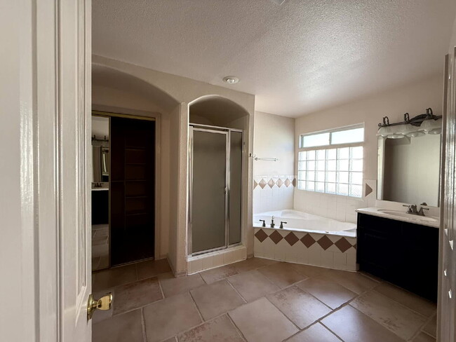 Building Photo - 317 Zenith Dr