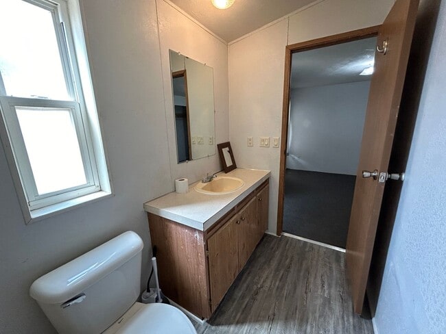 Building Photo - 3 Bedroom 2 Bath Trailer for Rent