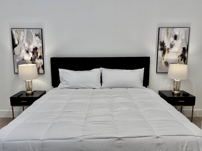 Building Photo - 4014 Hutchins St