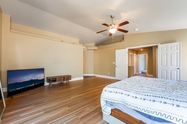 Building Photo - Charming 3 Bedroom Home in the Heart of So...