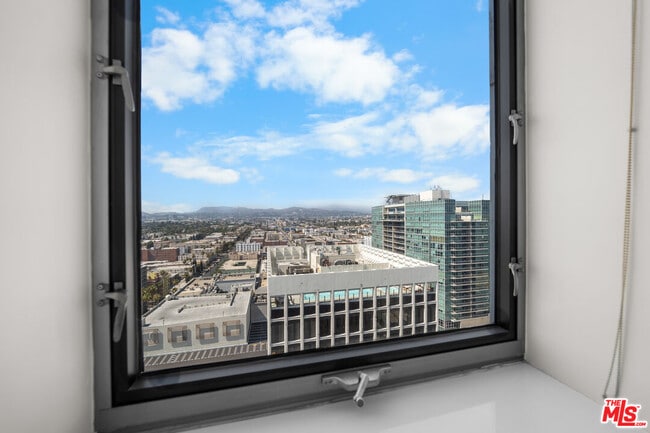 Building Photo - 3810 Wilshire Blvd