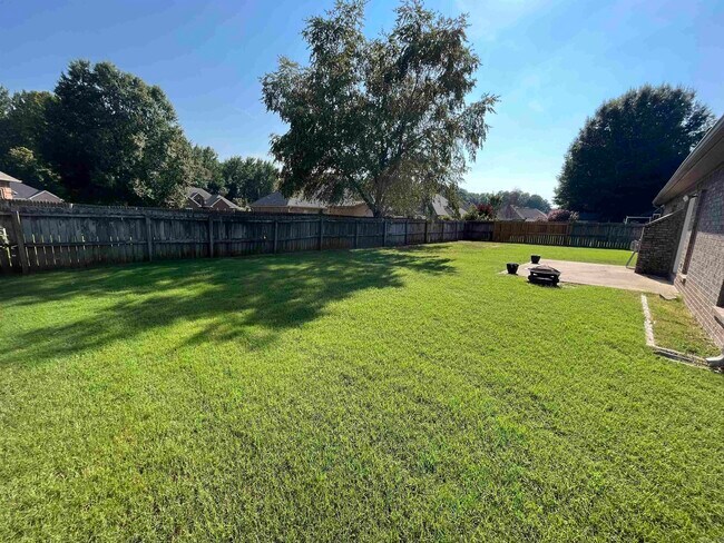 Building Photo - 28 Hillsboro Dr