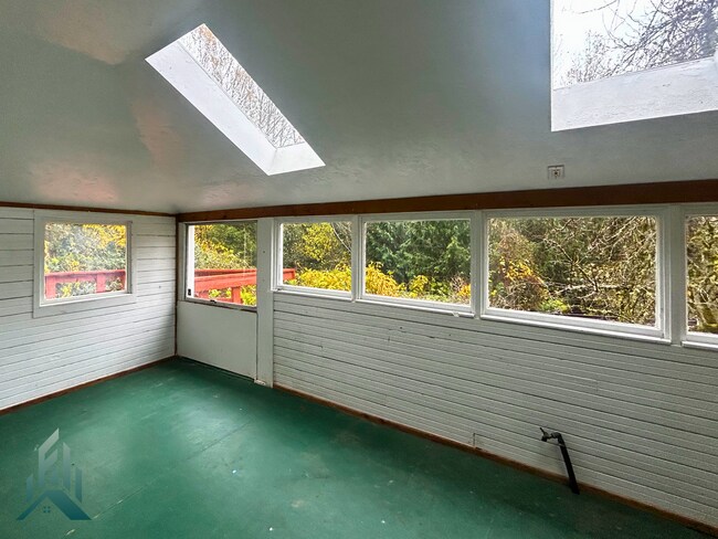 Building Photo - Peaceful Home Among the Evergreens in Eddy...