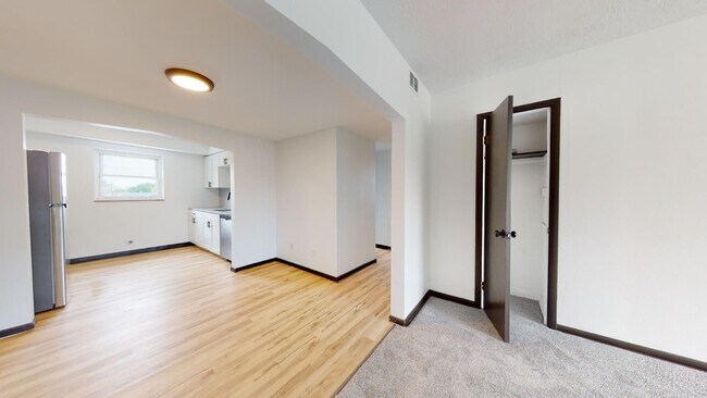 Building Photo - Parma - Ridgewood Lofts - 2 Bedroom - 1 Bath