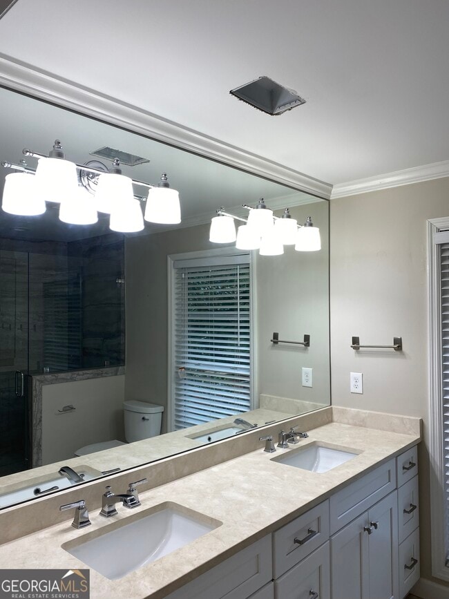 Building Photo - 2021 Woodbine Terrace NE