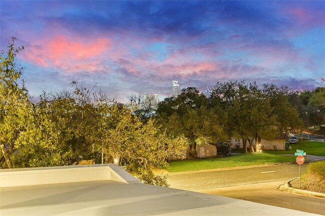Building Photo - 2401 Trailside Dr
