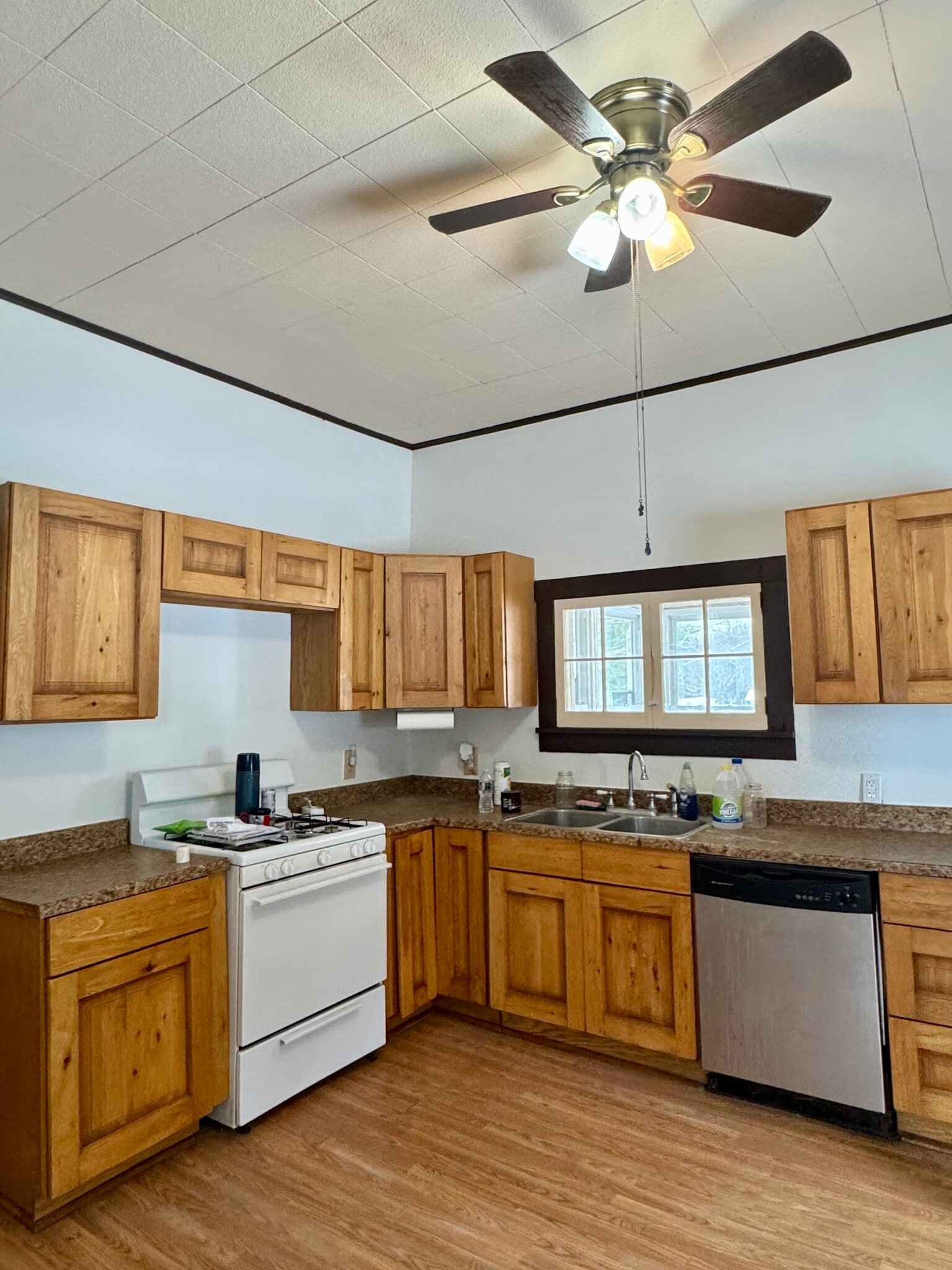 Building Photo - 1802 Perry Hwy