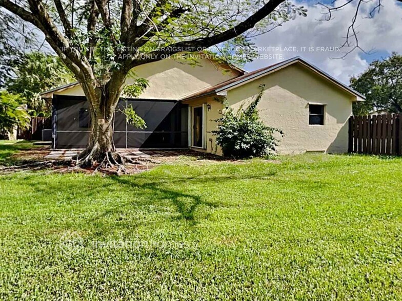 Building Photo - 14831 SW 50th Terrace