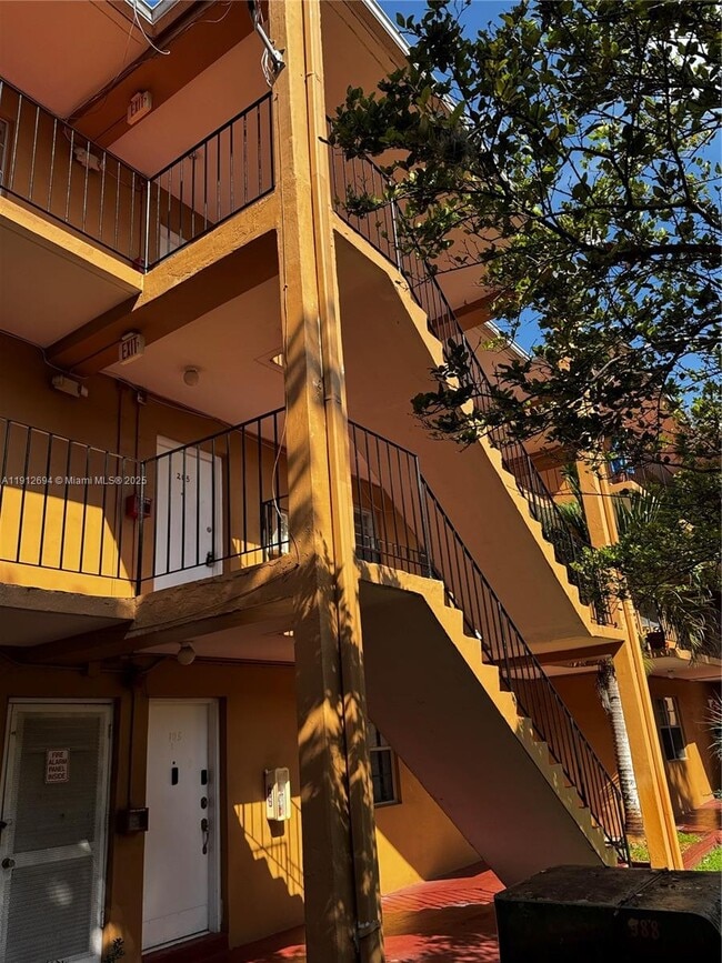 Primary Photo - 1330 W 54th St