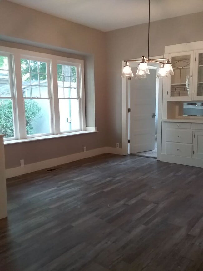 Building Photo - Recently updated single family home