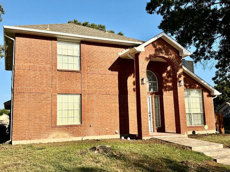 Building Photo - 2100 Riverplace Dr