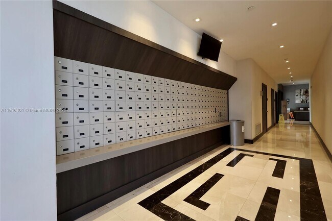 Building Photo - 20515 E Country Club Dr