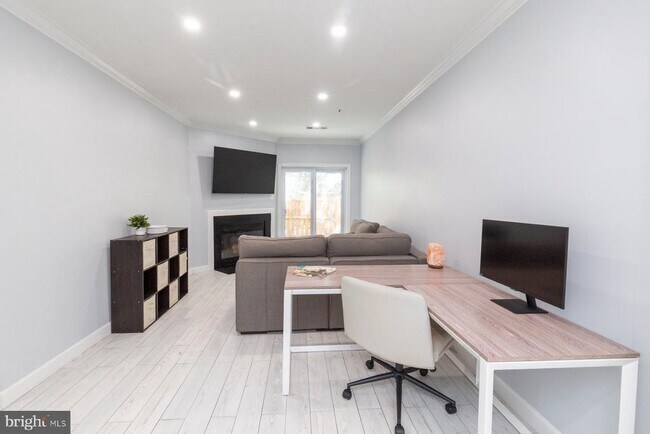 Building Photo - 255 S Pickett St