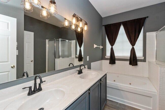 Master Bathroom with dual sinks - 10276 Lakeland Dr