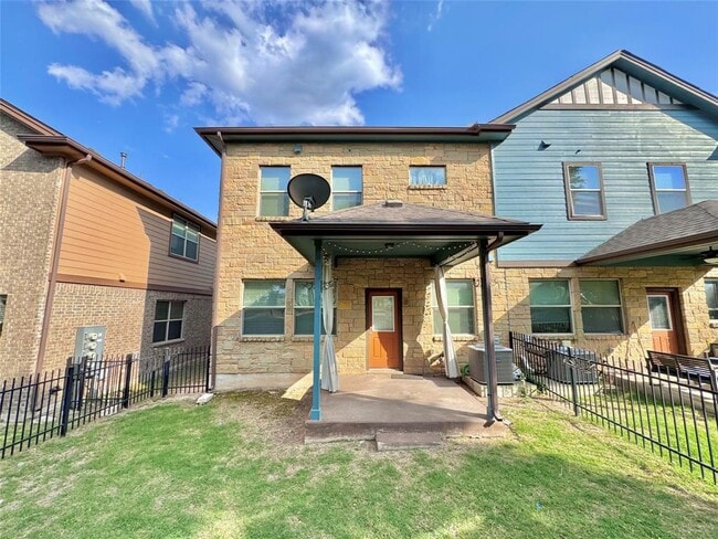 Building Photo - 1001 Zodiac Ln