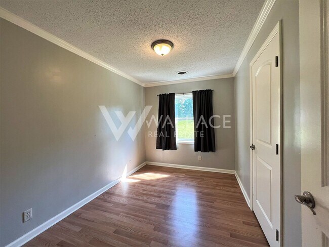 Building Photo - NO STEPS...RANCHER HOME LOCATED IN FOUNTAI...