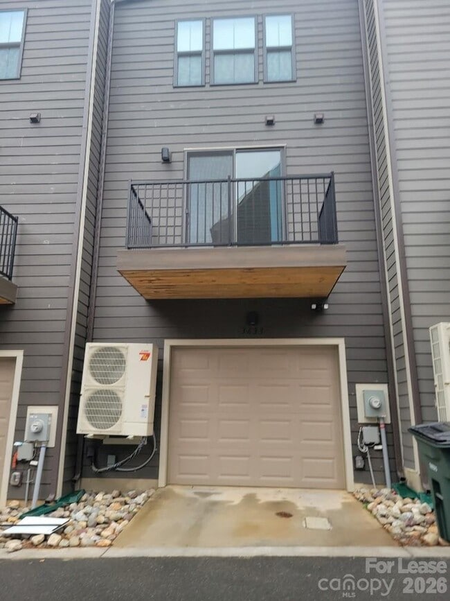 Building Photo - 3633 S Tryon St