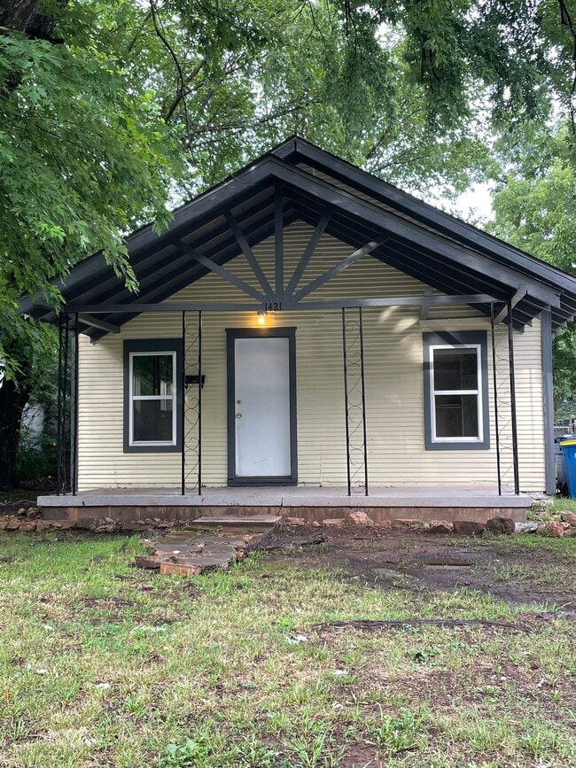 Building Photo - 1421 S Springfield St