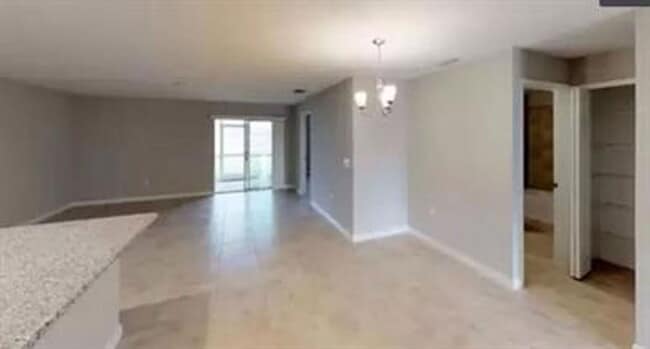 Building Photo - 4415 SW 9th Ave