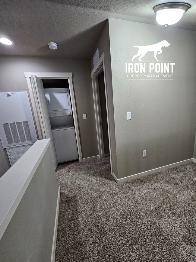 Building Photo - JE911