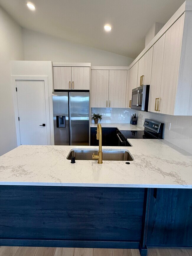 Building Photo - 4522 NE 59th Ave