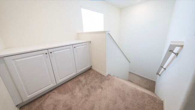 Building Photo - Beautiful 3-Bedroom, 2.5-Bathroom Home for...
