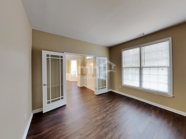 Building Photo - 1029 Chatsworth Ln