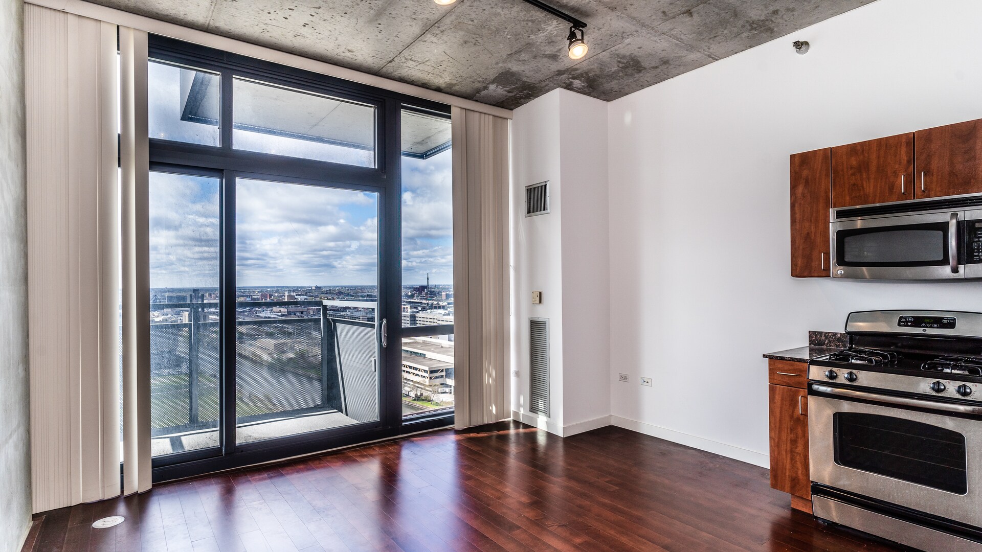 Building Photo - 235 W Van Buren St