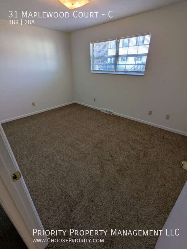 Building Photo - 31 Maplewood Ct