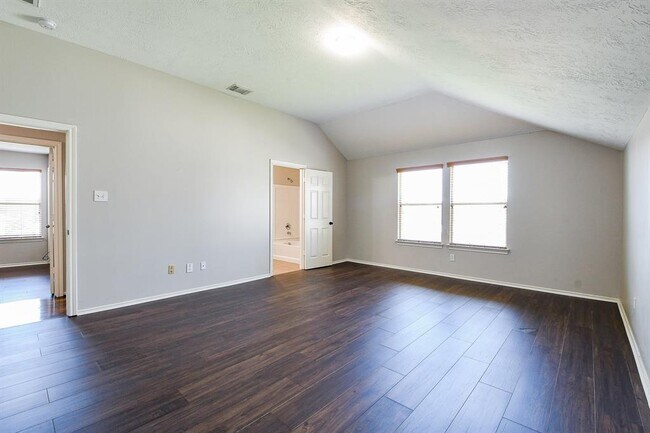 Building Photo - 10502 Scenic Cove Ct