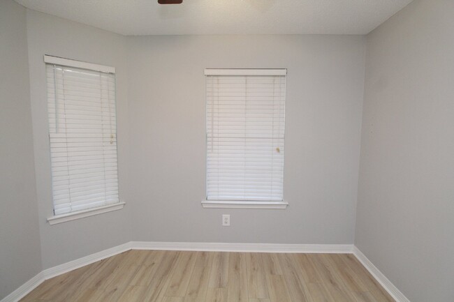 Building Photo - 3 / 2 cottage home in NE Pensacola with a ...