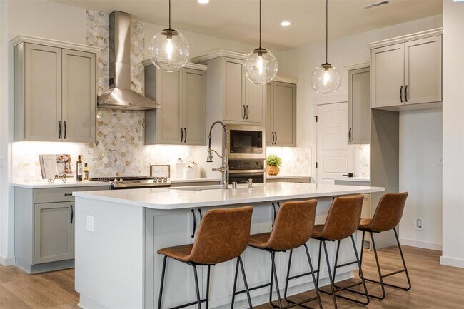 Building Photo - Stunning New Construction Five Bedroom Three Bath in South Richland!