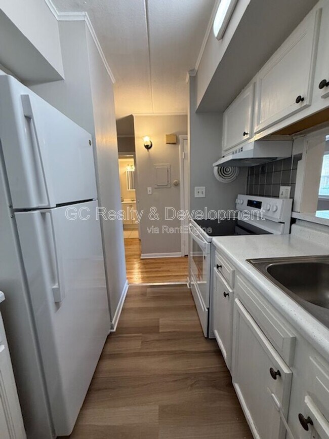 Building Photo - 243 Uteg St