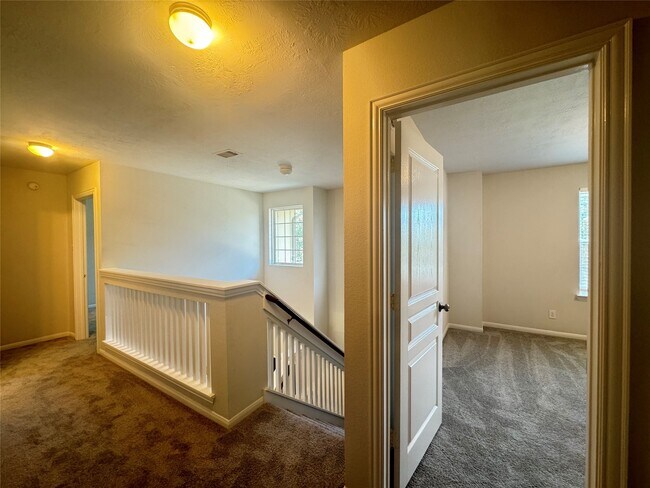 Building Photo - 8107 Gran Villa Dr