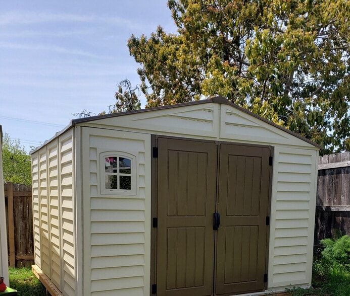 Building Photo - 745 5th St