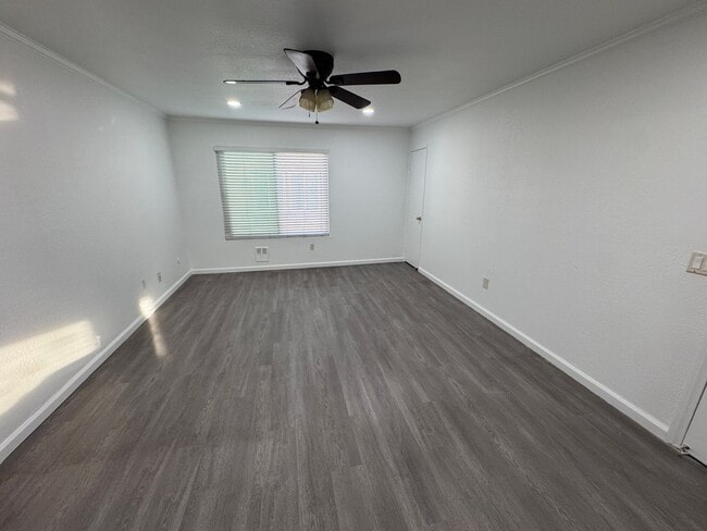 Building Photo - 2 Bedroom Condo in San Diego