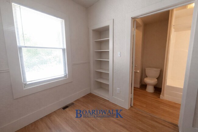 Building Photo - Beautiful 4 Bed 2 Bath SLC home!